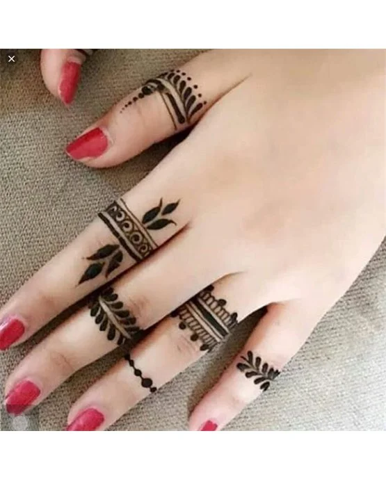 Cuff Inspired Ornate Ring Finger Mehndi Design