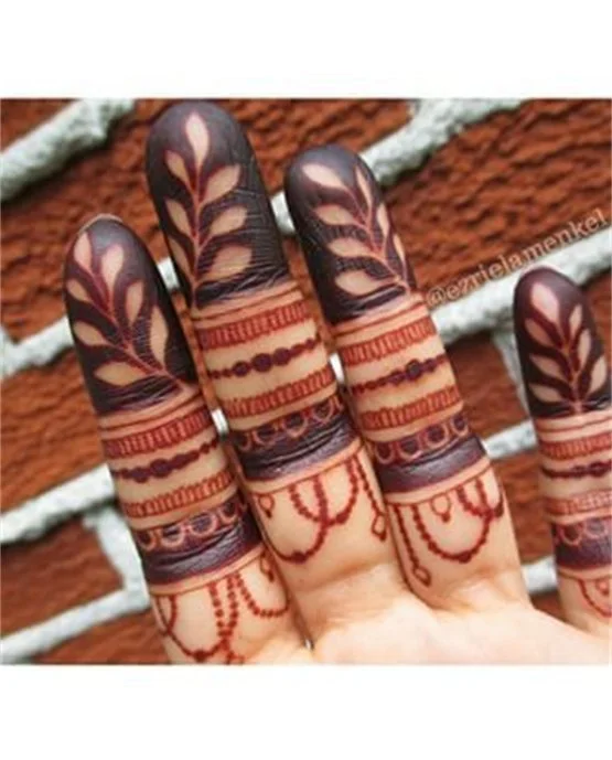 Grand Arch Ring Finger Mehndi Design Spread