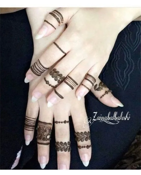 Refined Ruffle And Anklet Covering Ring Finger Mehndi Design