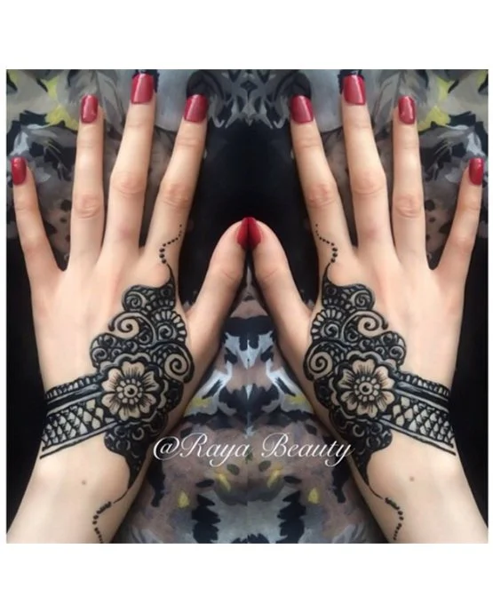 Flowing Symmetry On Cluster Royal Finger Mehndi Design