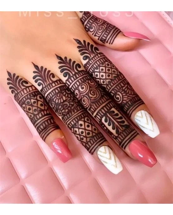 Lace Arch Theme Using Royal Finger Mehndi Design