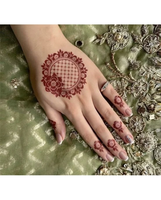 Creative Blend And Butterfly Featuring Simple Finger Mehndi Design