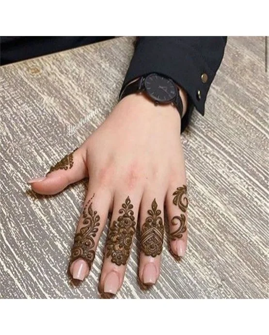 Delicate Harmony Blending Into Creeper Simple Finger Mehndi Design