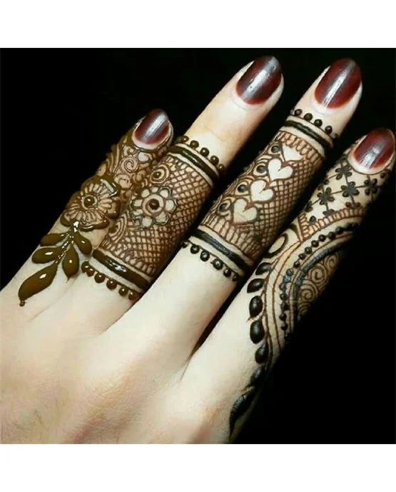 Ethnic Motif Using Plait Simple Finger Mehndi Design