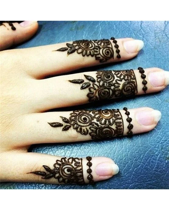 Leaf Weave Blend Using Simple Finger Mehndi Design