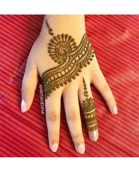 Majestic Swirl Simple Finger Mehndi Design Theme
