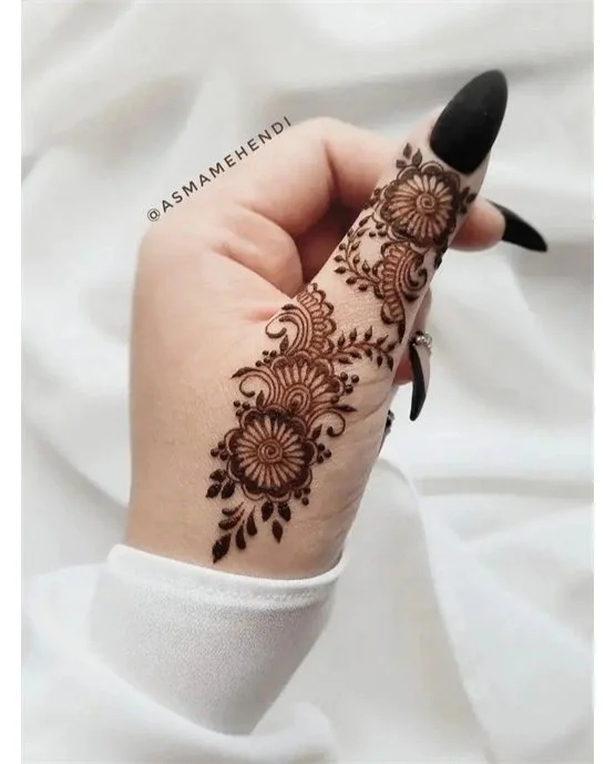 Peacock Inspired Curvy Simple Finger Mehndi Design