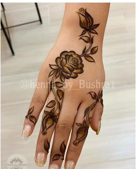 Sketch And Scallop Luxurious Simple Finger Mehndi Design Art