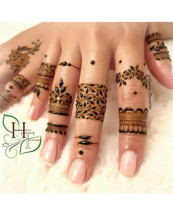 Star Inspired Minimal Simple Finger Mehndi Design