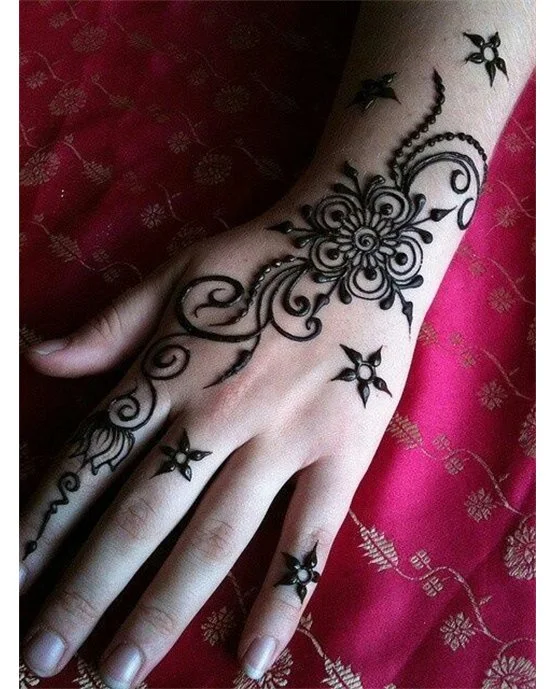 Traditional Fill And Dome Along Simple Finger Mehndi Design