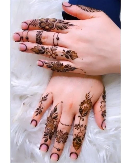 Twist And Loop Intricate Simple Finger Mehndi Design Formation