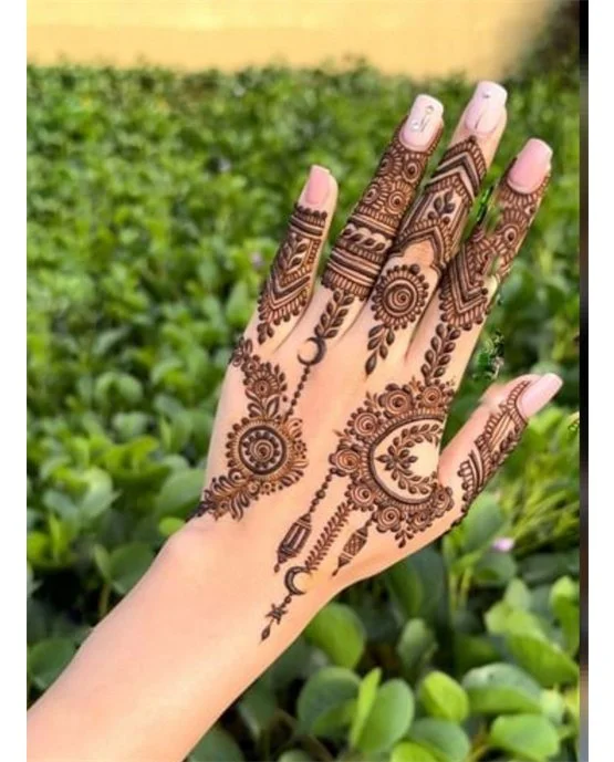 Creative Blend And Butterfly Featuring Stylish Finger Mehndi Design