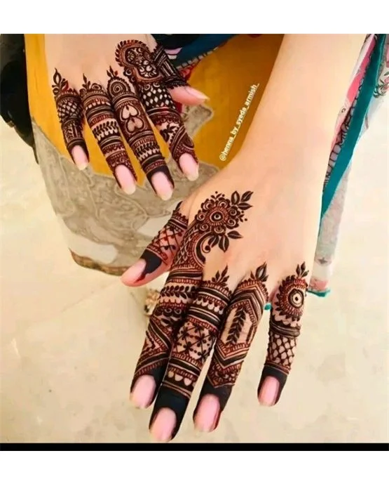 Delicate Harmony Blending Into Creeper Stylish Finger Mehndi Design