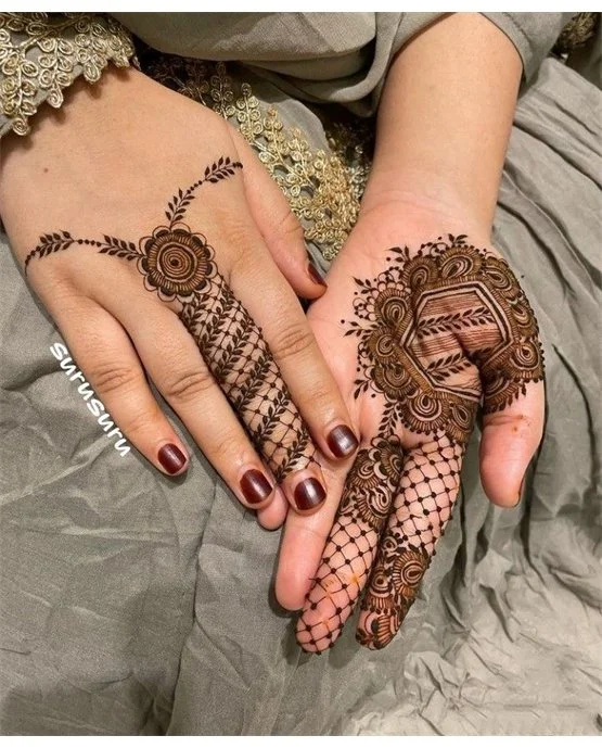 Dreamy Ribbon With Lace Along Stylish Finger Mehndi Design