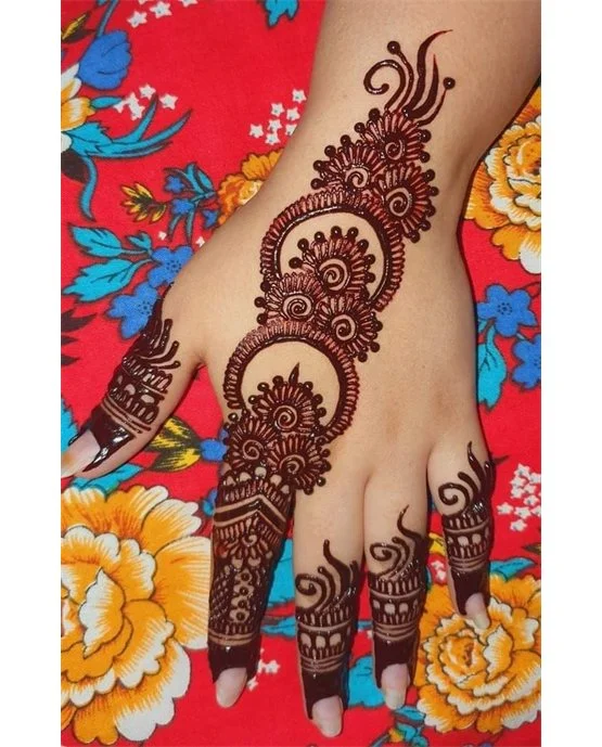 Ethnic Motif Using Plait Stylish Finger Mehndi Design