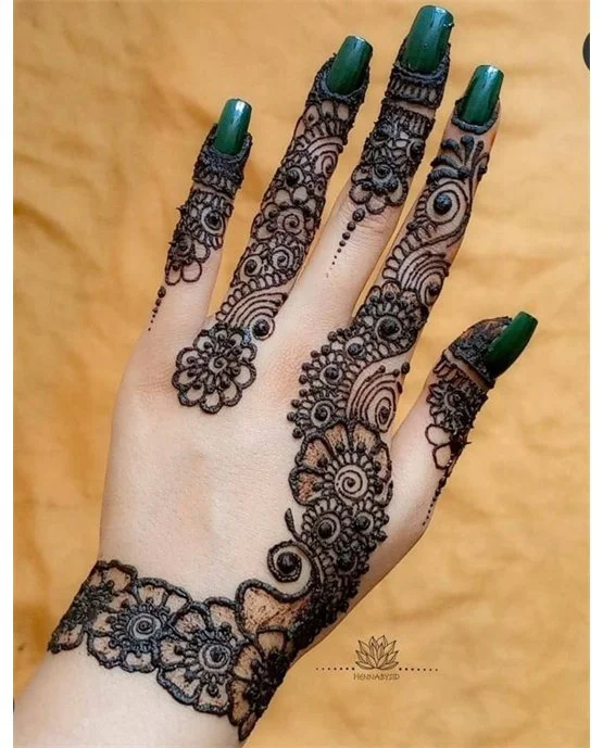 Peacock Inspired Curvy Stylish Finger Mehndi Design