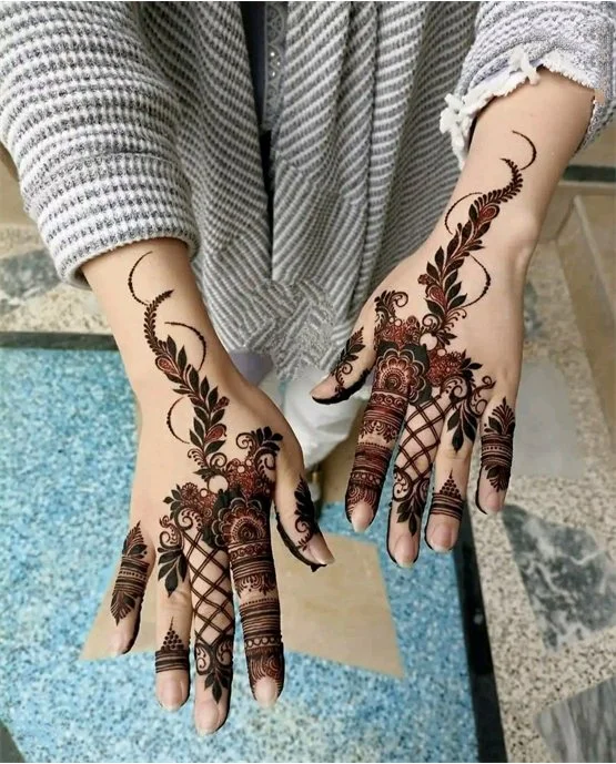 Pretty Frame Framework Using Stylish Finger Mehndi Design