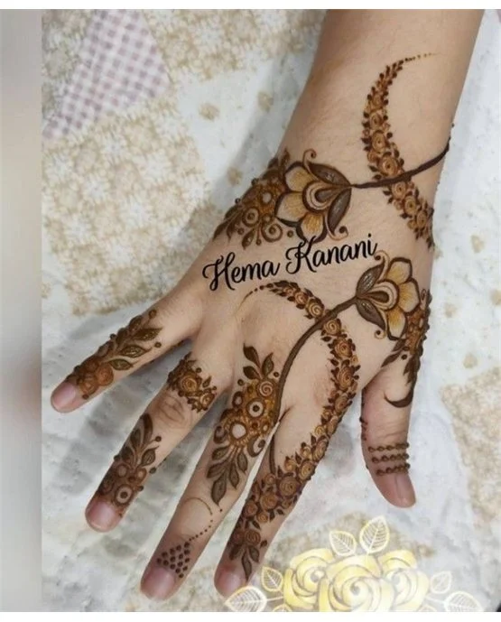 Refined Ruffle And Anklet Covering Stylish Finger Mehndi Design