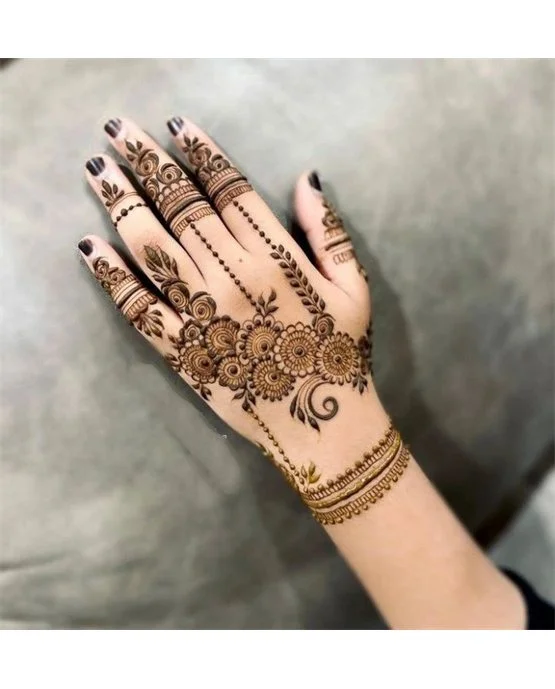 Star Inspired Minimal Stylish Finger Mehndi Design