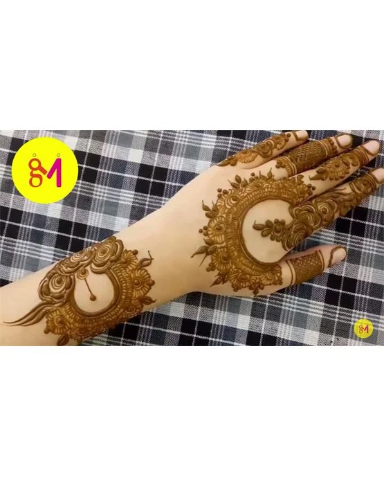 Traditional Fill And Dome Along Stylish Finger Mehndi Design