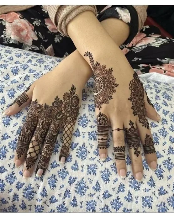 Twist And Loop Intricate Stylish Finger Mehndi Design Formation