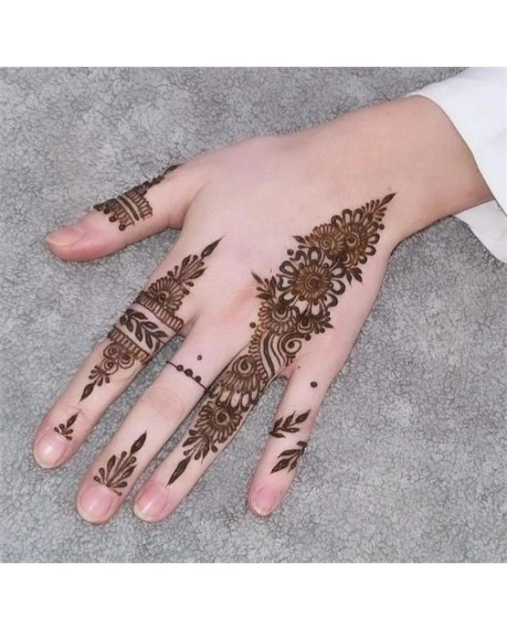 Cuff Inspired Ornate Back Finger Mehndi Design Cuff Inspired Ornate Back Finger Mehndi Design