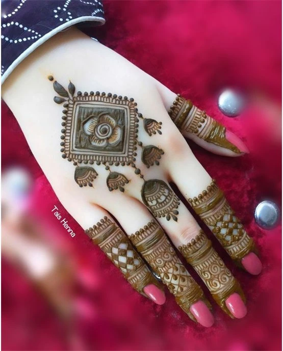 Detailed Fan With Cluster Covering Back Finger Mehndi Design Detailed Fan With Cluster Covering Back Finger Mehndi Design