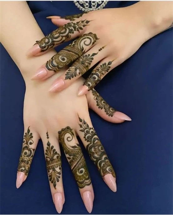Graceful Mix Coverage Using Back Finger Mehndi Design Graceful Mix Coverage Using Back Finger Mehndi Design