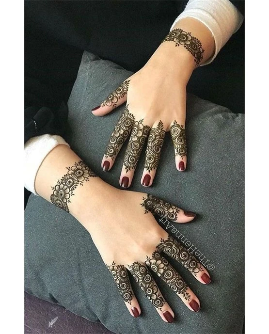 Refined Ruffle And Anklet Covering Back Finger Mehndi Design Refined Ruffle And Anklet Covering Back Finger Mehndi Design