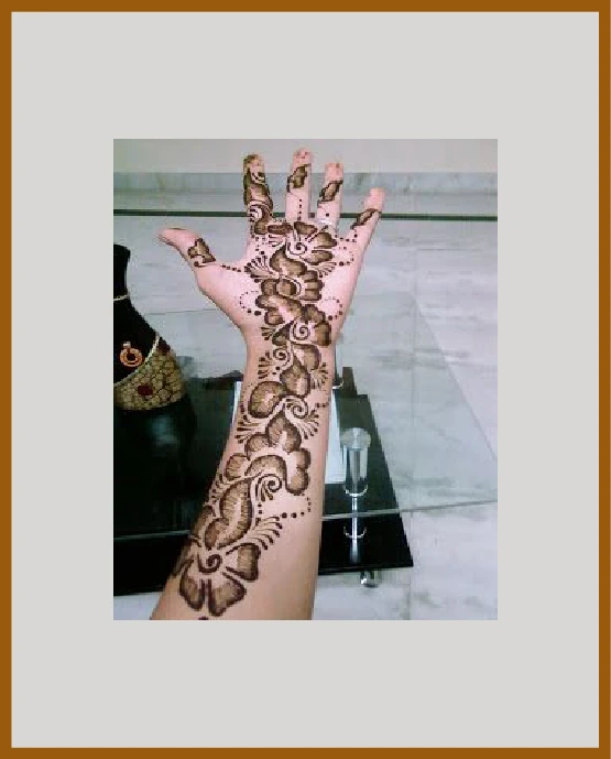 Balanced floral curve aesthetic front hand mehndi design Balanced floral curve aesthetic front hand mehndi design