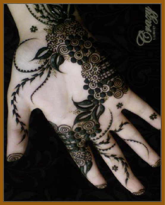 Tip-to-palm aesthetic front hand mehndi design with chainwork Tip-to-palm aesthetic front hand mehndi design with chainwork