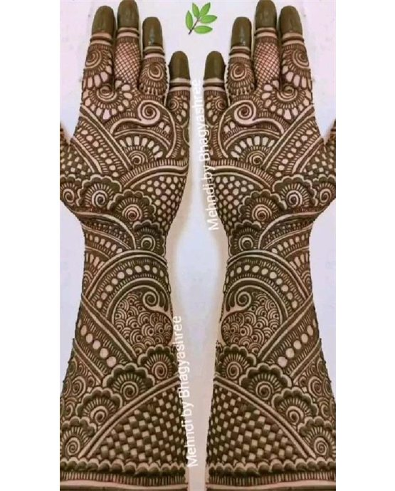 Dainty Detailing Blending Into Floral Front Hand Mehndi Design Dainty Detailing Blending Into Floral Front Hand Mehndi Design