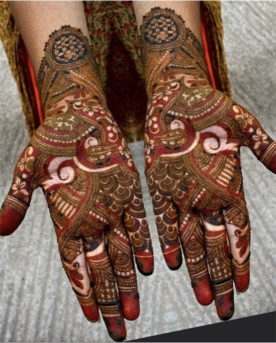 Exquisite Outline Placement On Front Hand Mehndi Design Exquisite Outline Placement On Front Hand Mehndi Design