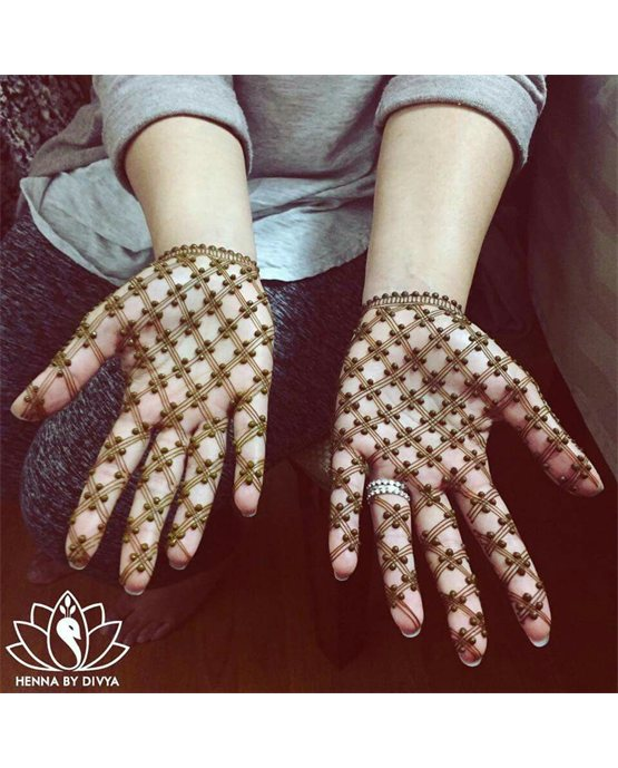 Glamorous Geometric Front Hand Mehndi Design Style Glamorous Geometric Front Hand Mehndi Design Style