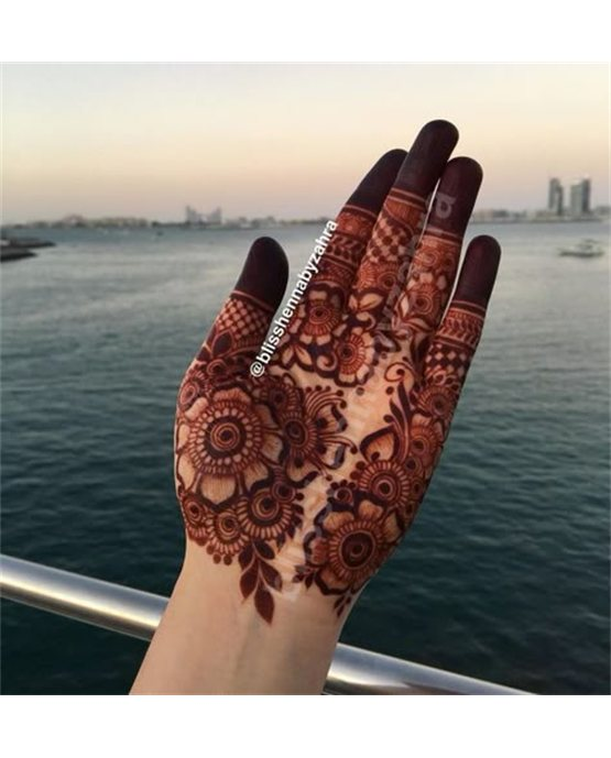 Grand Arch Front Hand Mehndi Design Spread Grand Arch Front Hand Mehndi Design Spread