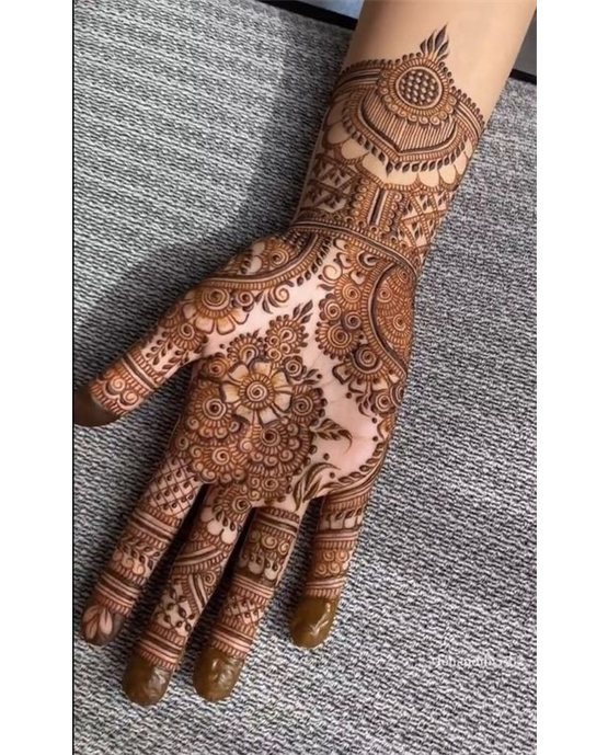 Twist And Loop Intricate Front Hand Mehndi Design Formation Twist And Loop Intricate Front Hand Mehndi Design Formation