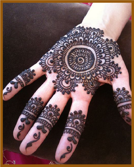 Clean layout mandala in minimal front hand mehndi design Clean layout mandala in minimal front hand mehndi design
