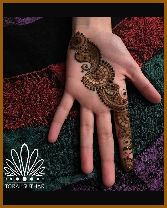 Fingertip dot trail in minimal front hand mehndi design Fingertip dot trail in minimal front hand mehndi design