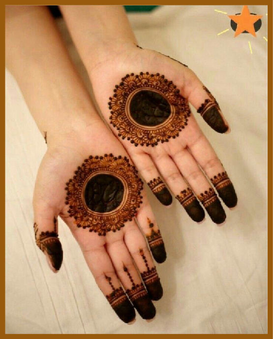 Minimal front hand mehndi design with overlapping circles Minimal front hand mehndi design with overlapping circles