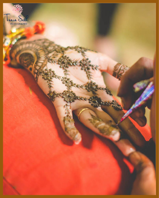 Elegant fingertip chains in modern front hand mehndi design Elegant fingertip chains in modern front hand mehndi design