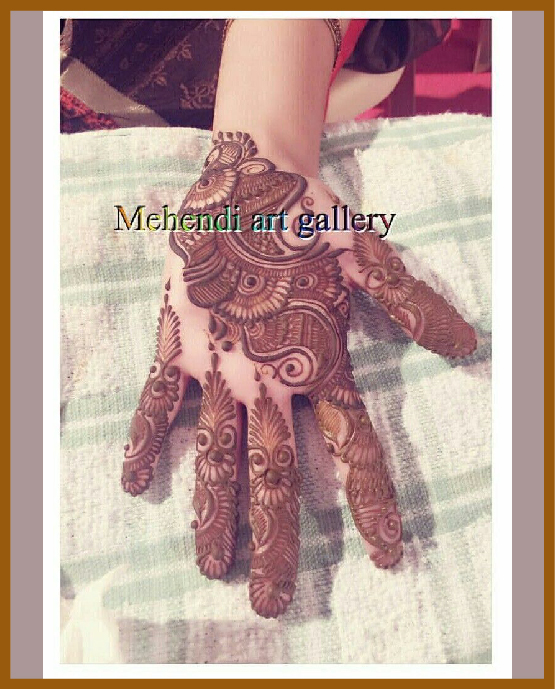 Spiral curves in modern front hand mehndi design Spiral curves in modern front hand mehndi design