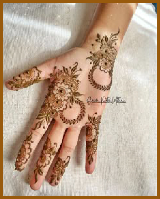 Circular and dot combo in simple front hand mehndi design Circular and dot combo in simple front hand mehndi design