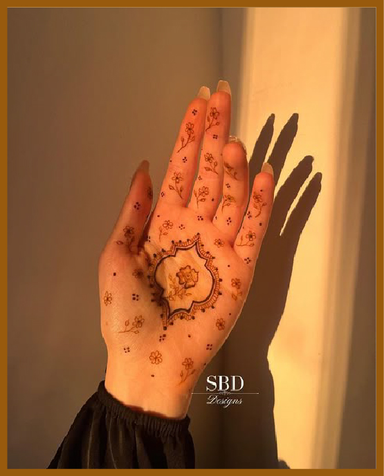 Clean outline floral pattern in simple front hand mehndi design Clean outline floral pattern in simple front hand mehndi design