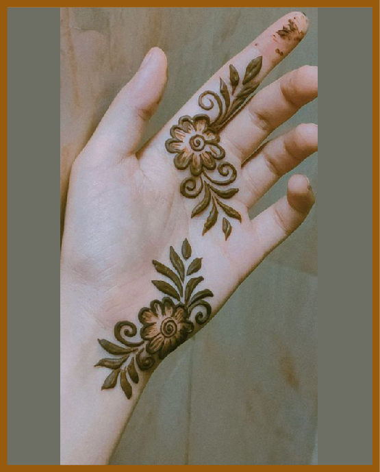 Geometric flowers in a simple front hand mehndi design Geometric flowers in a simple front hand mehndi design
