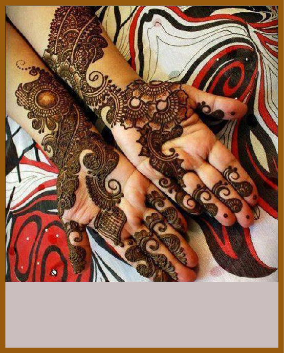 Chain loop bracelet style in stylish front hand mehndi design Chain loop bracelet style in stylish front hand mehndi design