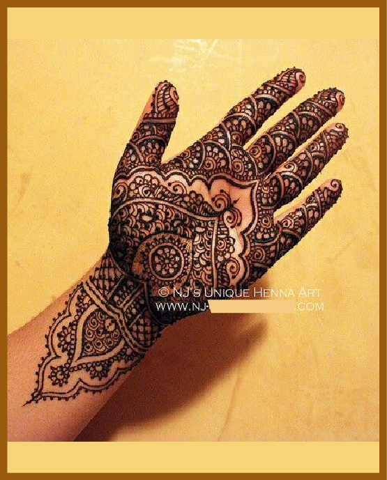 Elegant curves in stylish front hand mehndi design Elegant curves in stylish front hand mehndi design
