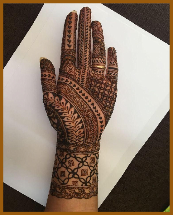 Elegant hearts chain curves in stylish front hand mehndi design Elegant hearts chain curves in stylish front hand mehndi design