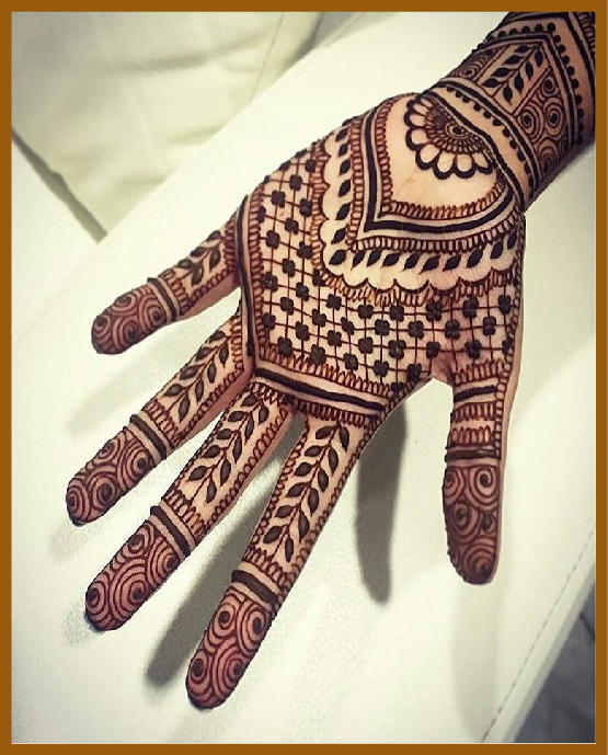 Flower drop chains in stylish front hand mehndi design Flower drop chains in stylish front hand mehndi design