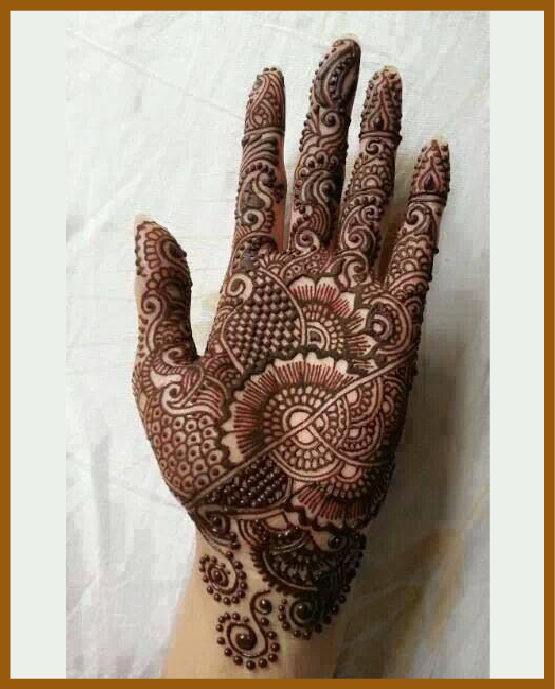 Stylish front hand mehndi design featuring back loop flowers Stylish front hand mehndi design featuring back loop flowers