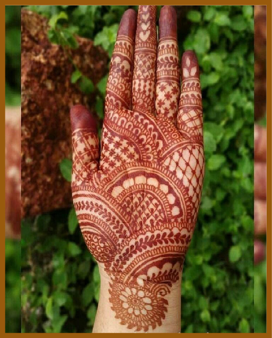 Stylish front hand mehndi design featuring chains and curls Stylish front hand mehndi design featuring chains and curls